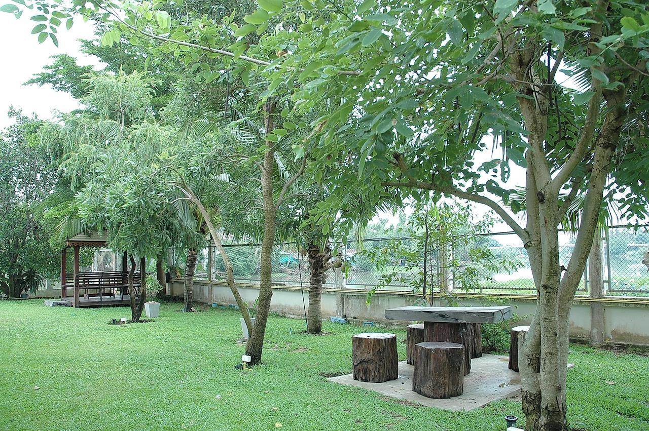 Thararin Villa Ban Doem Bang Exterior foto