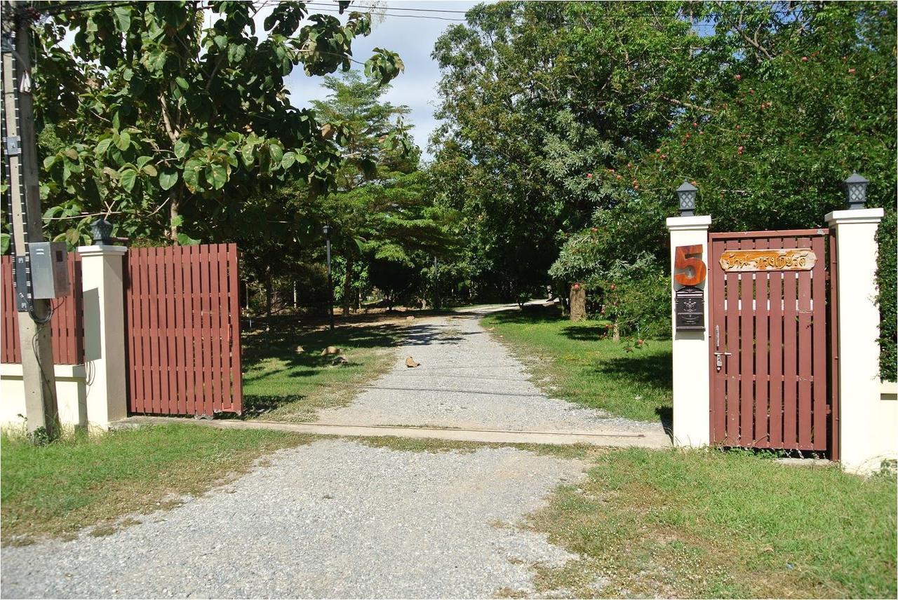 Thararin Villa Ban Doem Bang Exterior foto