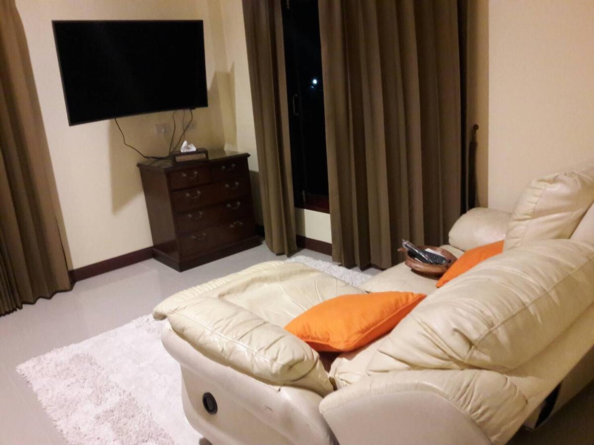 Thararin Villa Ban Doem Bang Exterior foto